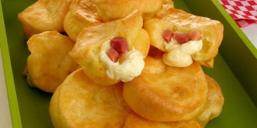 Pão de queijo recheado com bacon e Catupiry®