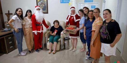 Papai e Mamãe Noel do Provopar faz a alegria de internados no Hospital Nossa Senhora de Fátima