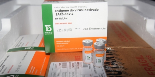 Paraná recebe nesta sexta-feira mais 325.660 doses de vacinas contra a Covid-19