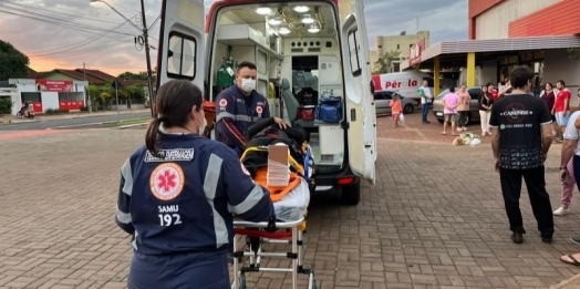 Pedestre é atropelada por ônibus e sofre fratura em Santa Helena