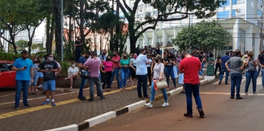 Pequenos empresários protestam contra fechamento de comércio