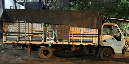 PF apreende caminhão transportando caixas de cigarros contrabandeados em São Miguel do Iguaçu