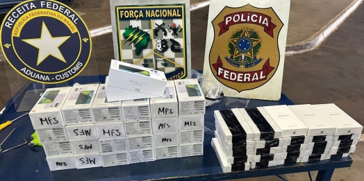 PF, RFB e Força Nacional apreendem van com fundo falso com celulares