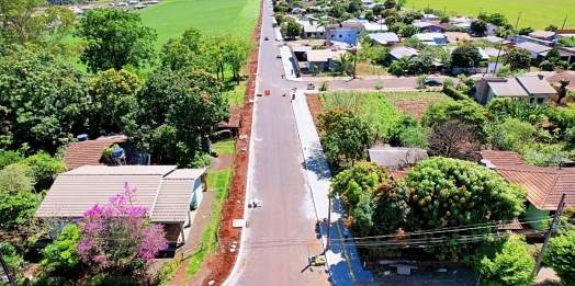 Prefeita de Itaipulândia e Vice vistoriam obras da Rua 500 Anos no Caramuru