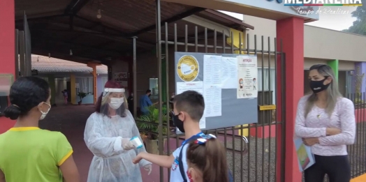 Prefeito e vice de Medianeira visitam Escolas Municipais