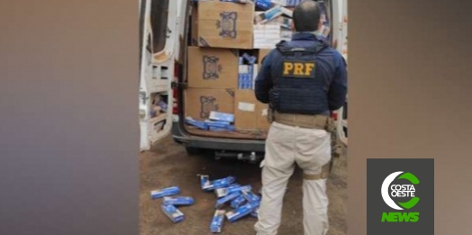 PRF apreende 50 mil maços de cigarros em veículo com placas de Santa Helena