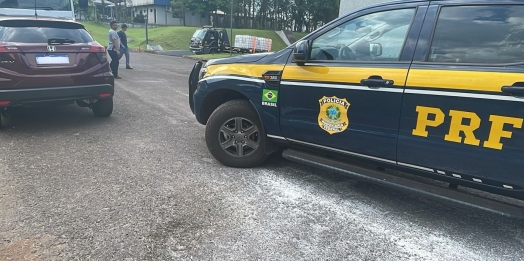 PRF recupera carro roubado após perseguição em Santa Terezinha de Itaipu (PR)