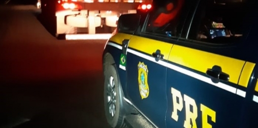 PRF recupera em Guaíra carreta roubada e prende condutor