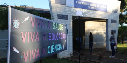 Profissionais da Educação recebem vacina contra a Covid-19 em Itaipulândia