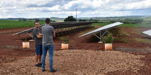 Programa de São Miguel do Iguaçu  atende agricultores com terraplenagem e cascalho