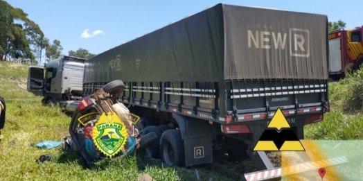 Quatro pessoas morrem em batida frontal entre carro e caminhão no Paraná