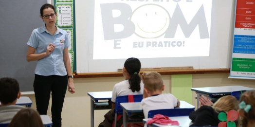 “Respeito é bom e eu pratico”: Alunos de Missal participam de palestra nas escolas