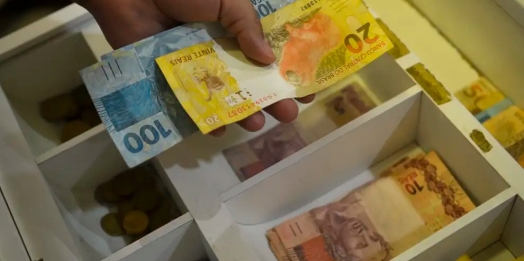 Salário mínimo de R$ 1.412 entra em vigor nesta segunda-feira