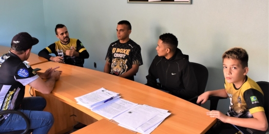 São Miguel do Iguaçu celebra parceria para apoiar competições de Artes Marciais