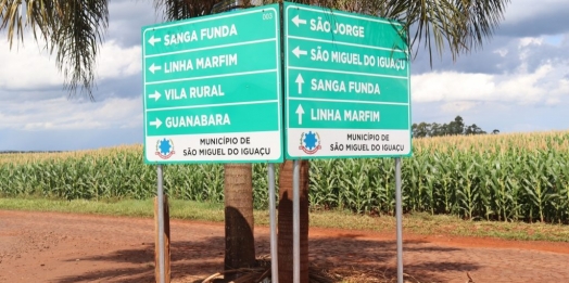 São Miguel do Iguaçu realiza instalação de placas de sinalização no interior do município