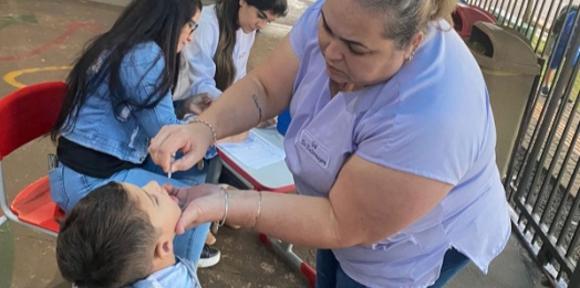 Saúde está realizando ação de vacinação extramuros contra a poliomielite nos CMEIs e escolas