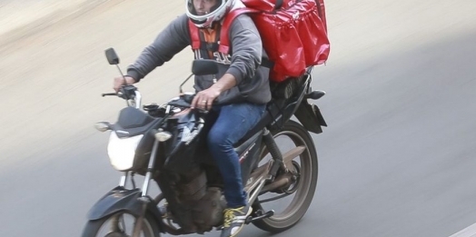 Serviços de delivery de alimentos em Foz poderão funcionar 24h a partir desta terça, 13