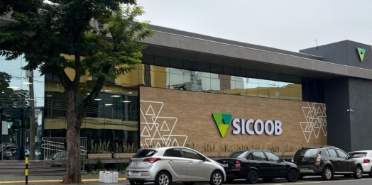 Sicoob cresce 25% e garante posição entre as 10 maiores instituições financeiras do país