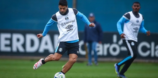 Suárez rompe silêncio após fim de impasse com o Grêmio e confirma que fica só até o fim do ano