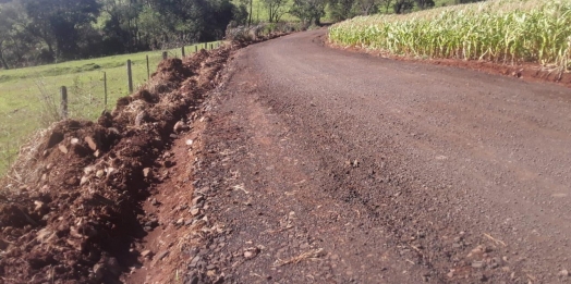 Subprefeitura do Portão Ocoí de Missal continua serviços de melhorias de estradas rurais