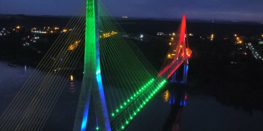 Testes de luzes mostram como será cenografia colorida da Ponte da Integração