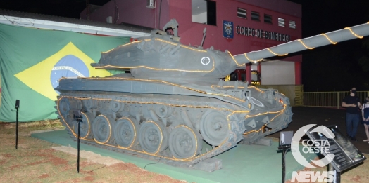 Tiro de Guerra inaugura decoração natalina em Tanque de Guerra M-41