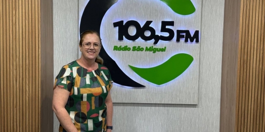 UDC destaca inovação educacional e parcerias internacionais durante entrevista na Rádio Costa Oeste