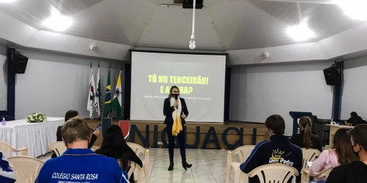 UNIGUAÇU ajuda estudantes do ensino médio a descobrirem seu perfil comportamental e decidirem qual carreira profissional seguir