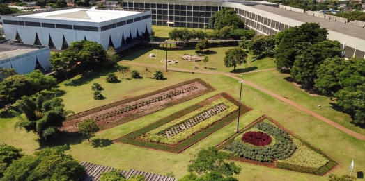 Unioeste abre concurso para contratar dez profissionais de nível superior e técnico