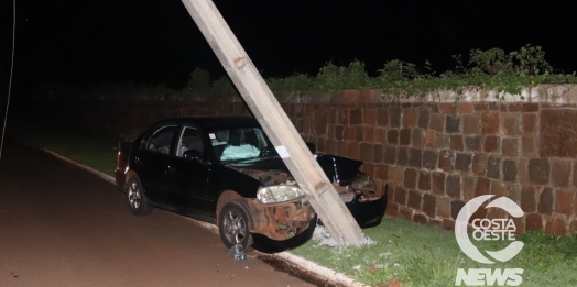 Veículo colide contra poste próximo a UTFPR em Santa Helena