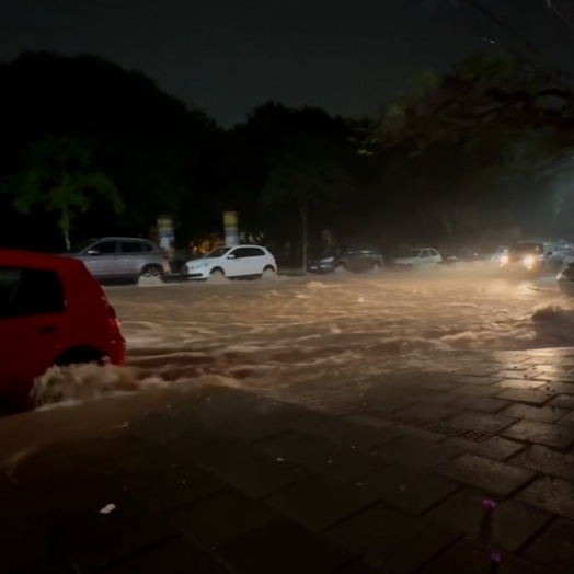 1,8 mil moradores estão sem fornecimento de luz após temporal no Oeste do PR