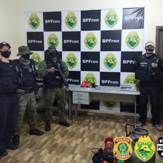 Ação policial em Guaíra detém três indivíduos, apreende drogas e objetos furtados