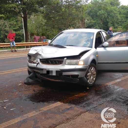 Acidente envolve caminhão e veículo na PR 317, em Santa Helena