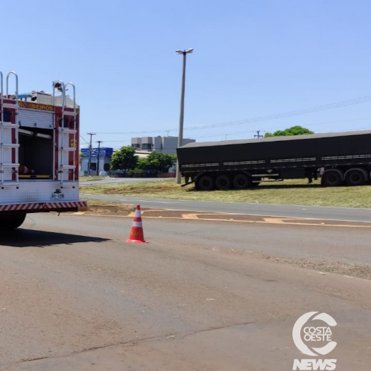 Acidente envolve carreta e carro na BR-277 em São Miguel do Iguaçu