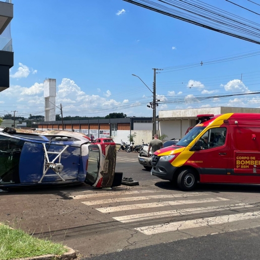 Acidente envolvendo veículo do Google no Centro de Medianeira