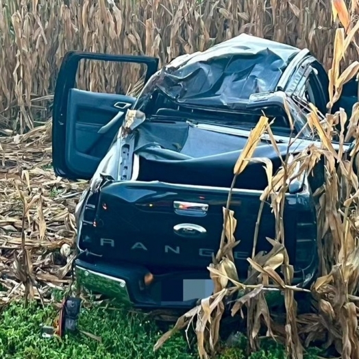 ACIDENTE FATAL: Mulher morre após ser ejetada de carro em capotamento na PR 497, em São Miguel do Iguaçu