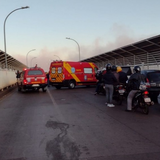 Acidente interrompe trânsito na Ponte da Amizade