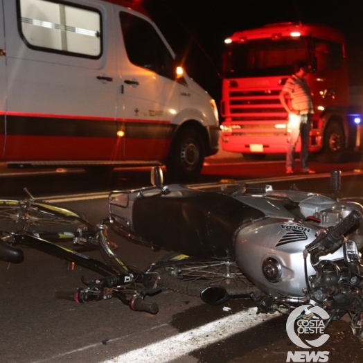 Acidente sobre a ponte deixa ciclista e motociclista feridos em Santa Helena