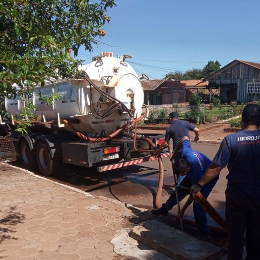 Administração Inicia limpeza de bueiros e galerias em Missal