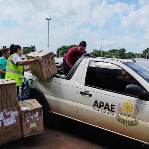 Aeroporto Internacional de Foz do Iguaçu doa mais de 500 objetos do setor de Achados e Perdidos para a Apae