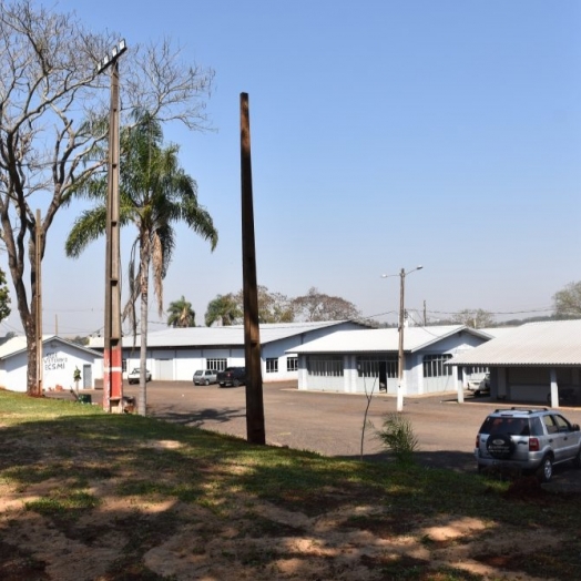 Alambrados são instalados no campo de futebol suiço do Parque de Exposições de São Miguel do Iguaçu