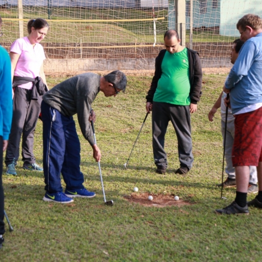 Alunos da Apae de Missal estão praticando Golf