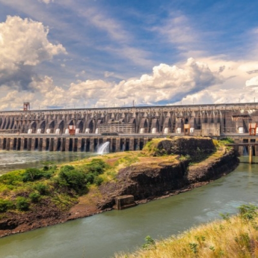 Ano começa com alívio na conta de luz de 78 milhões de brasileiros, graças ao bônus Itaipu