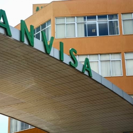 Anvisa autoriza uso emergencial de coquetel contra a covid-19