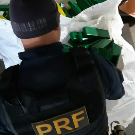 Após fuga em Guaíra, PRF apreende pela segunda vez veículo carregado com maconha