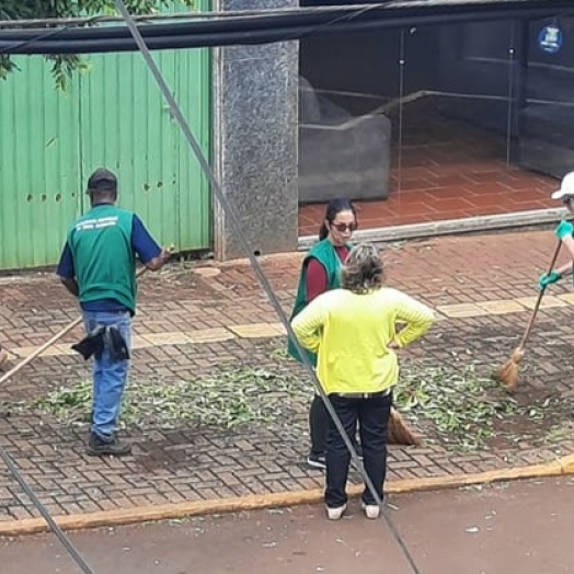 Após temporal, secretaria de Meio Ambiente de São Miguel do Iguaçu realiza força-tarefa para limpeza de vias públicas