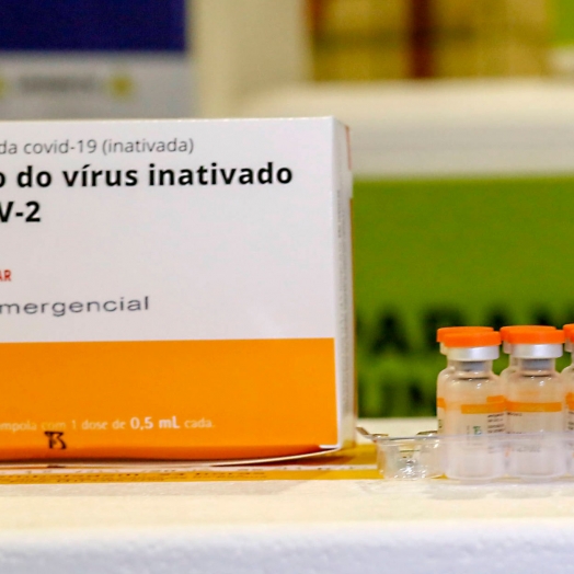 Artigo brasileiro aponta eficácia de 50,7% da CoronaVac