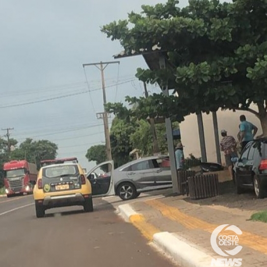 Assaltantes levam camionete e dinheiro em mercado no interior de Santa Helena