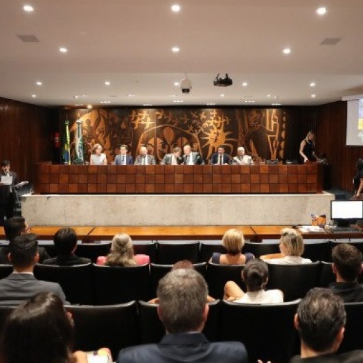 Assembleia legislativa presta homenagem ao dia do perito criminal