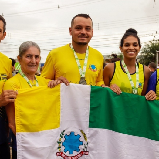 Atletas de São Miguel conquistam medalhas em corrida de rua em Cascavel